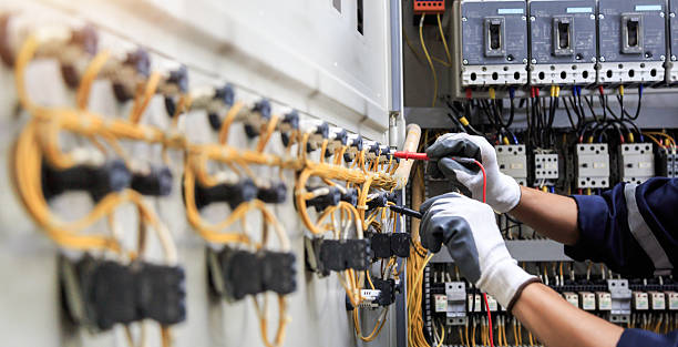 Professional Electrician technician working in Akron, IA
